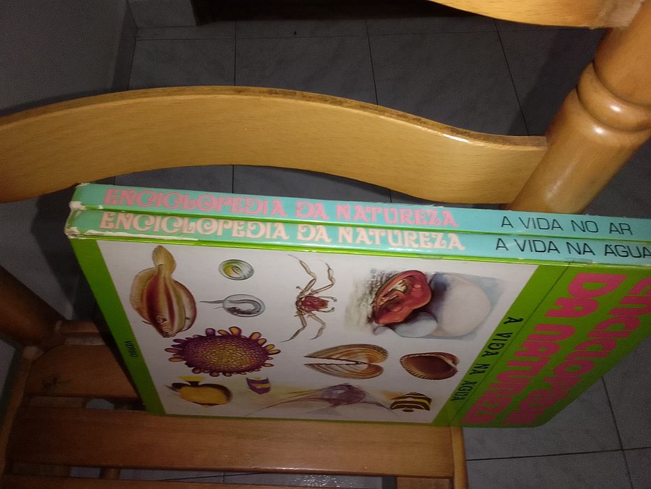 Conjunto de enciclopédia da natureza