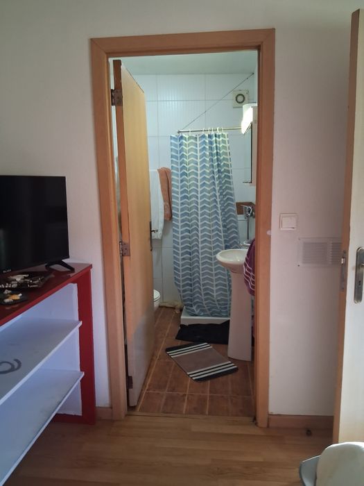 Quarto/Suite ,com WC privativo mobilad ,Eiriz-Pacos o, despesas incuid