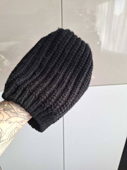 czapka z włóczki czarna