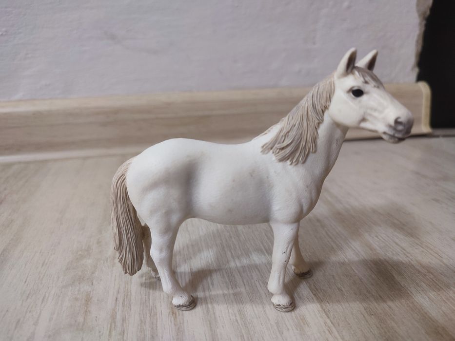 Klacz z źrebakiem firmy Schleich z roku 2012