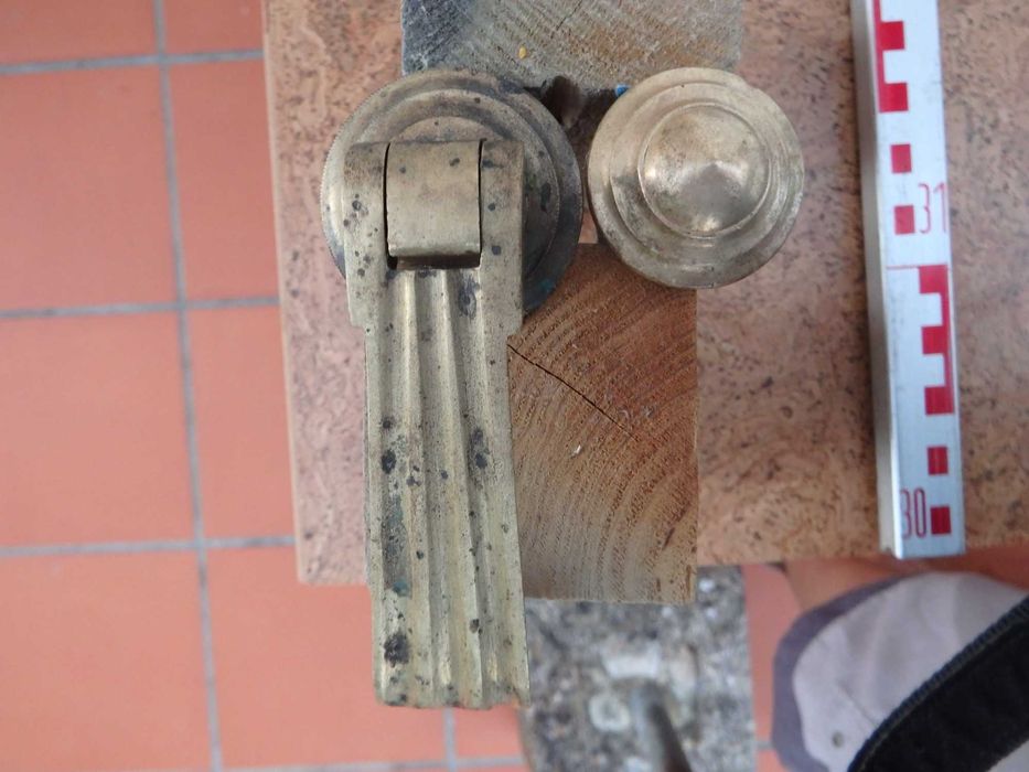 Batentes e puxadores de porta