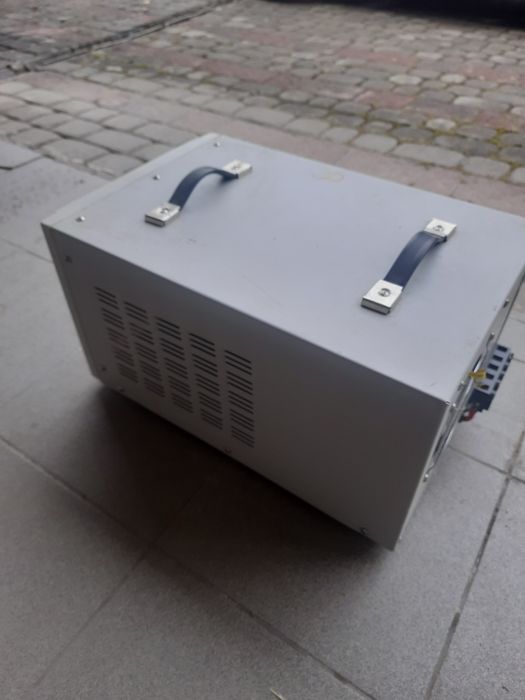 потужний стабілізатор напруги IDR-10KVA