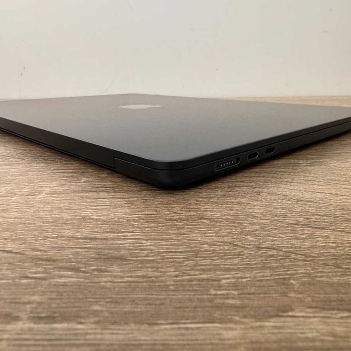 Macbook Air 15" 2025 M4 / 24Gb / SSD 512Gb акб:100% (код: M1095)
