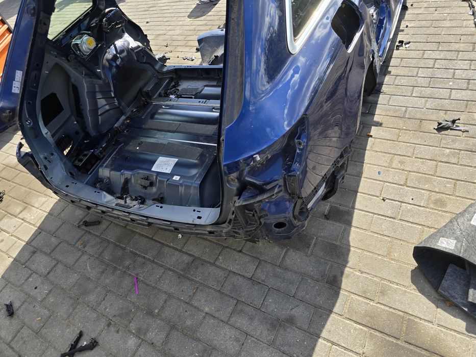 Dupa wanna wnęka koła pas tylny audi a4 b9 G Tron a5 8w gtron