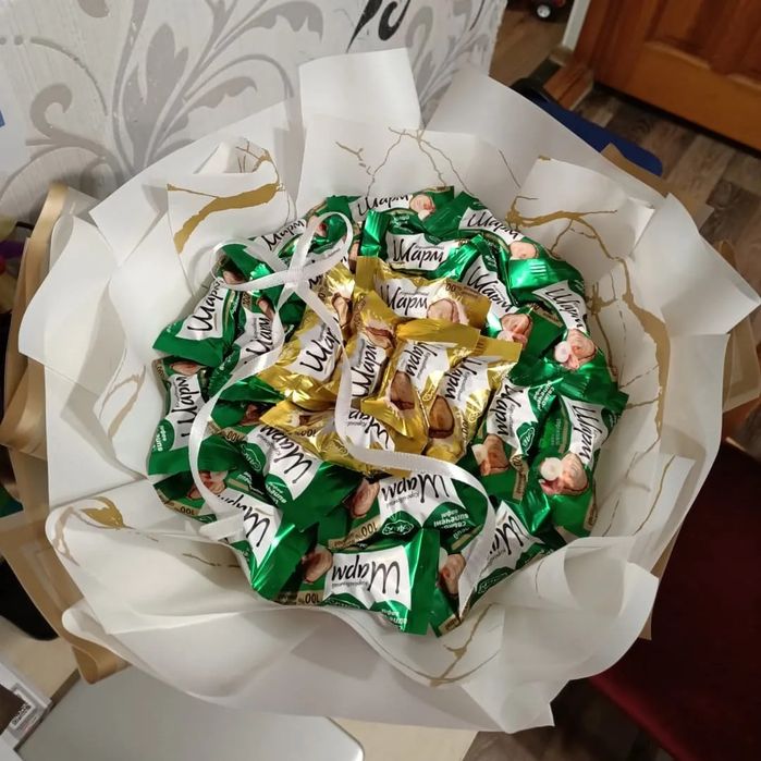 Сладкий букет из конфет