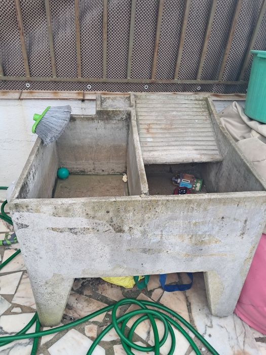 Tanque antigo cimento