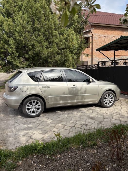 Продам автомобиль Мазда3