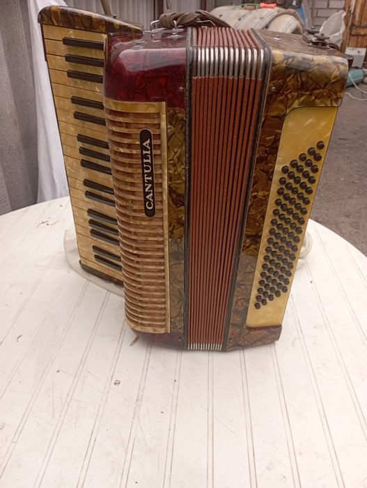 Продам акардион CANTULIA