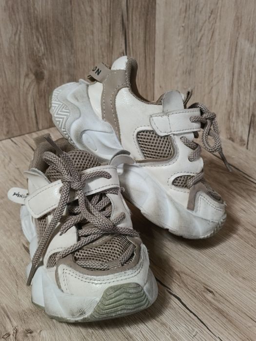 Легенькі дитячі кросівки