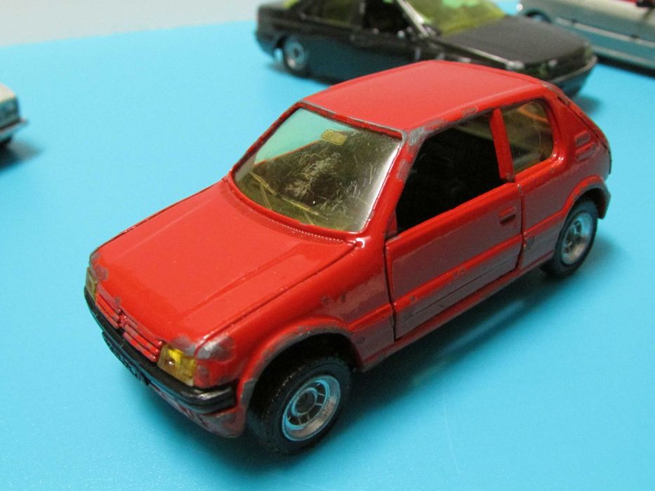 Peugeot - Varias miniaturas de carros, com marcas de uso - Solido 1/43