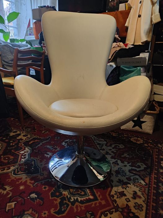 Fotel biały wygodny