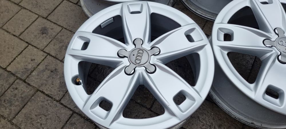 Felgi 17" Aluminiowe Audi A3 S3 Oryginał 8P0