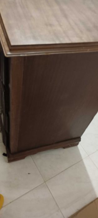 Cabeceira de madeira tratada usada