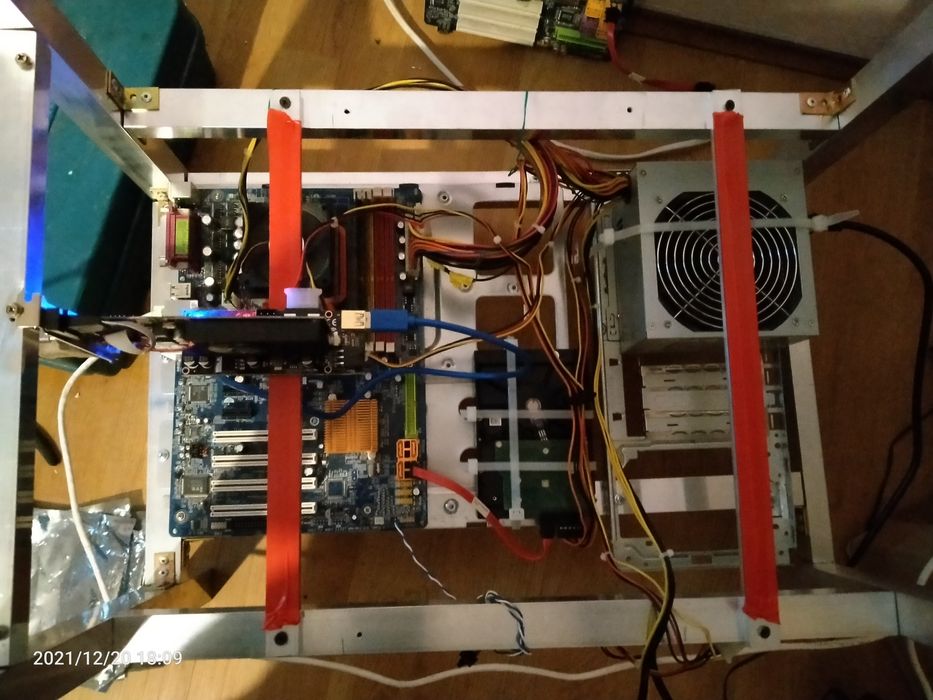 Koparka kryptowalut od 1 do 12 kart