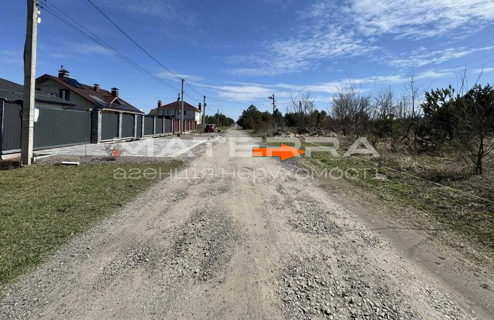 Продаж земельних ділянок по 5.5 соток у с. Бобриця. Газ, світло по вул