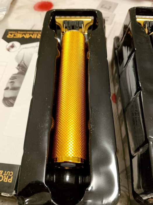 Máquina de cortar cabelo e barba novas