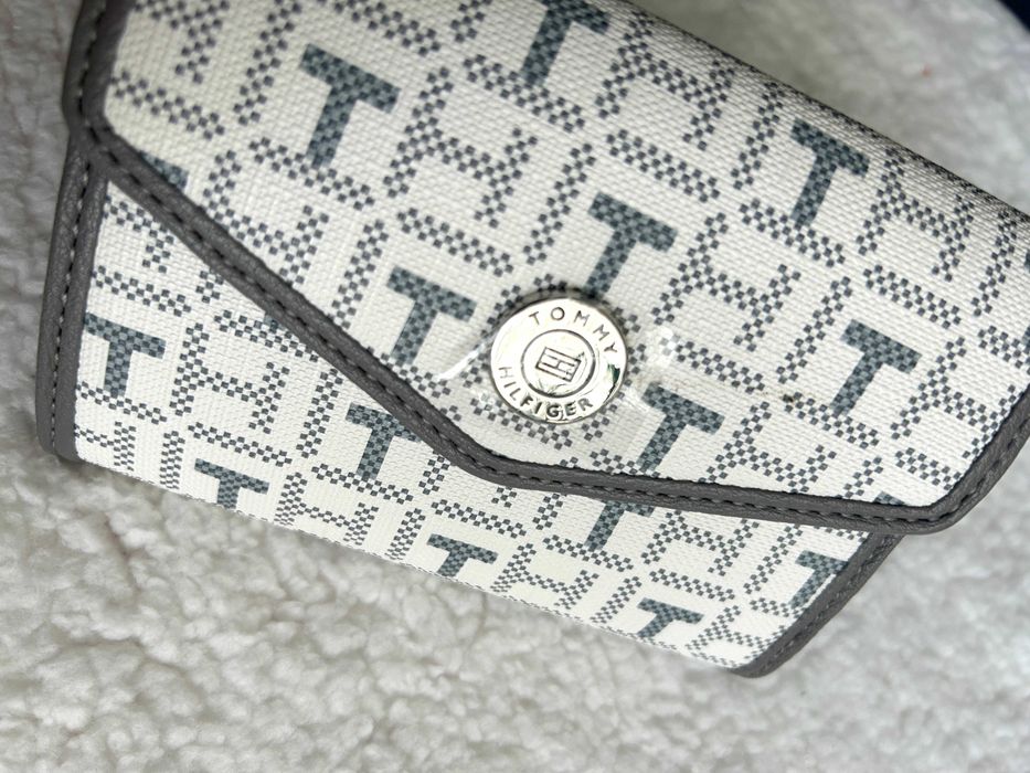 Tommy Hilfiger portfel na zatrzask