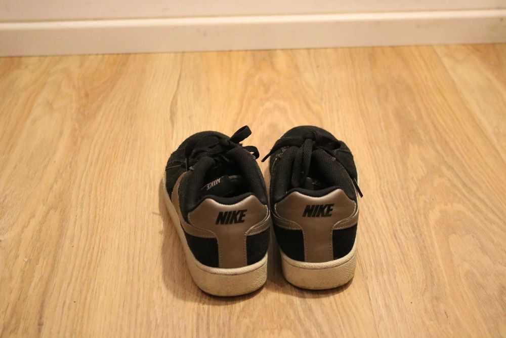 Ténis Nike Court Royale Preto e Cinzento Camurça