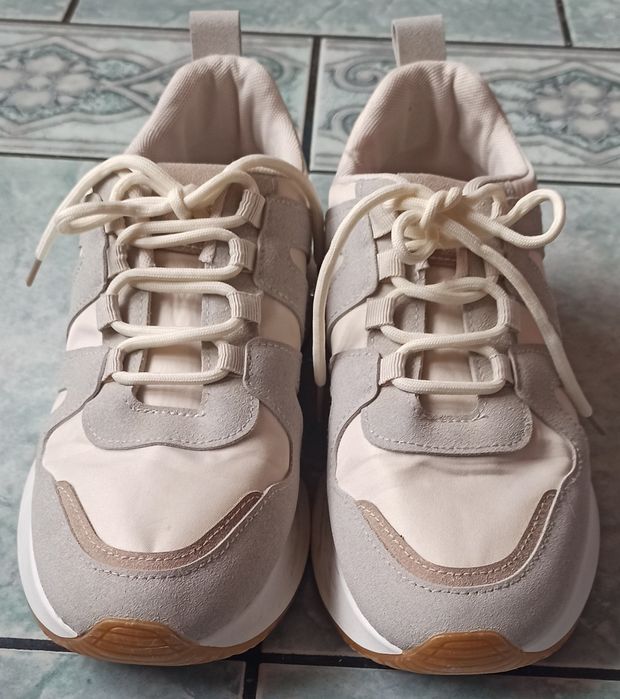 Buty sportowe młodzieżowe, damskie.