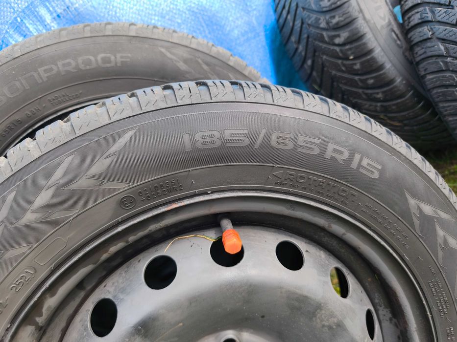 Sprzedam komplet kół wielosezonowych R15.