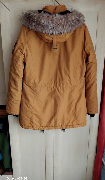 Damska śliczna kurtka,parka SuperDry Everest.