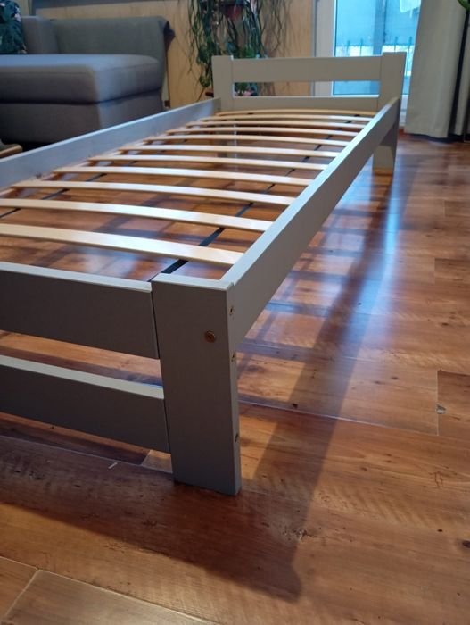 Sprzedam drewniane łóżko