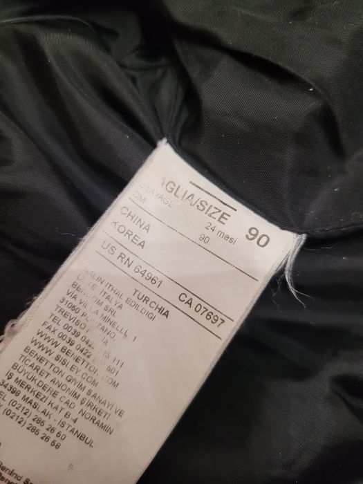 Płaszczyk puchowy dziewczęcy niemowlęcy Benetton 90 92 kaptur czarny lekki