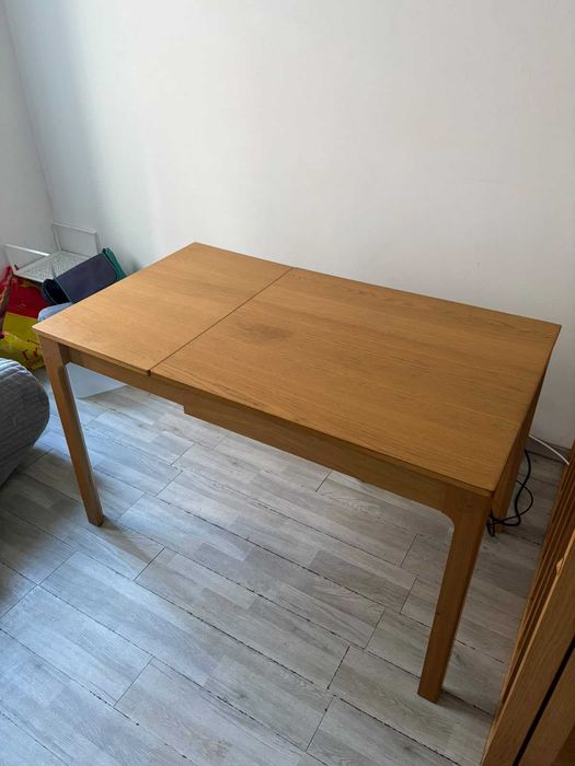 Mesa de madeira extensível