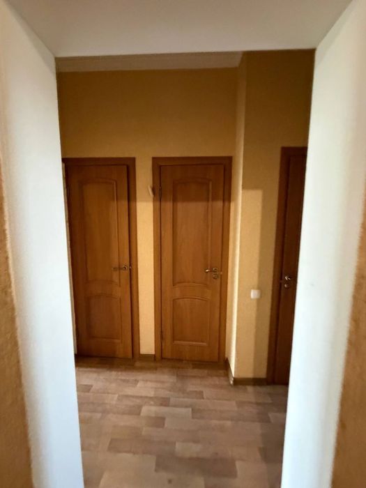 продам 4 комнатную квартиру
