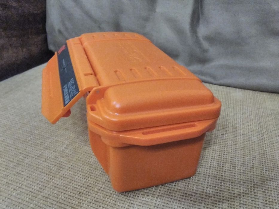 Caixa pequena ermetica p/ materiais delicados NOVA