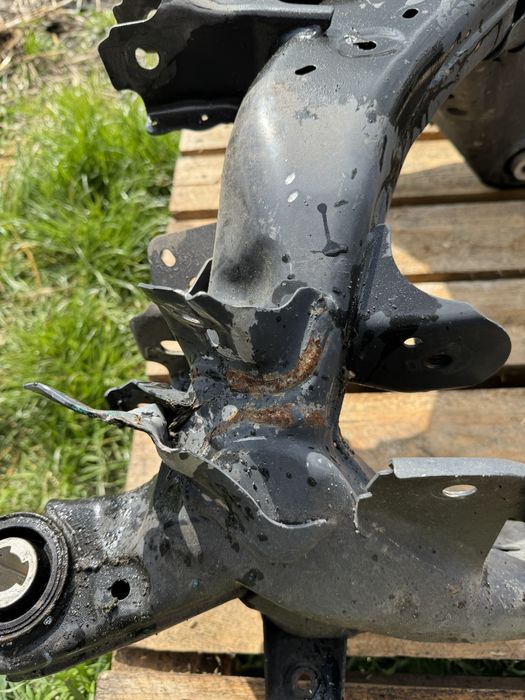 Підрамник Тесла 3 б,у