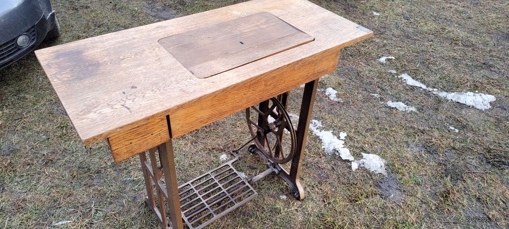 Maszyna do szycia Łucznik plus stolik