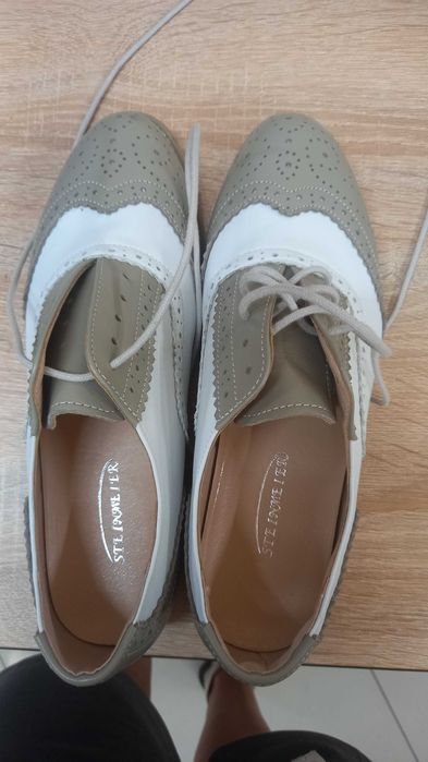 Жіночі туфлі-оксфорди