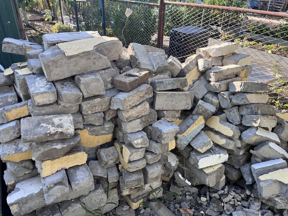 Продам б/у цеглу