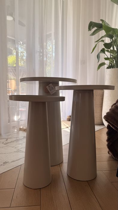 Zestaw metalowych stolików Jacky, 3 sztuki beż kaszmir