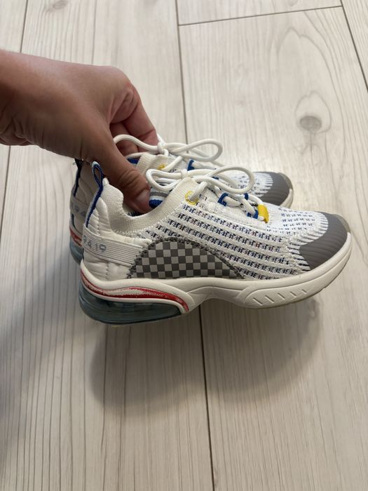 Дитячі кросівки zara