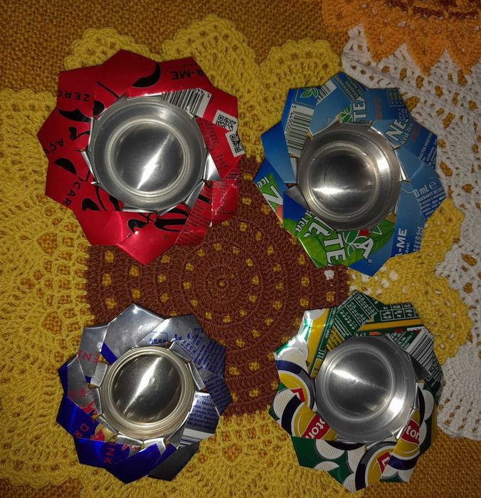 Cinzeiros feitos de reciclagem, preço à unidade na descrição