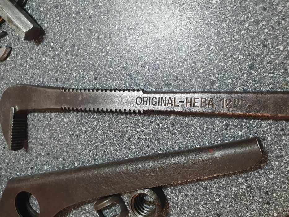 Solidny stary klucz hydrauliczny żabka