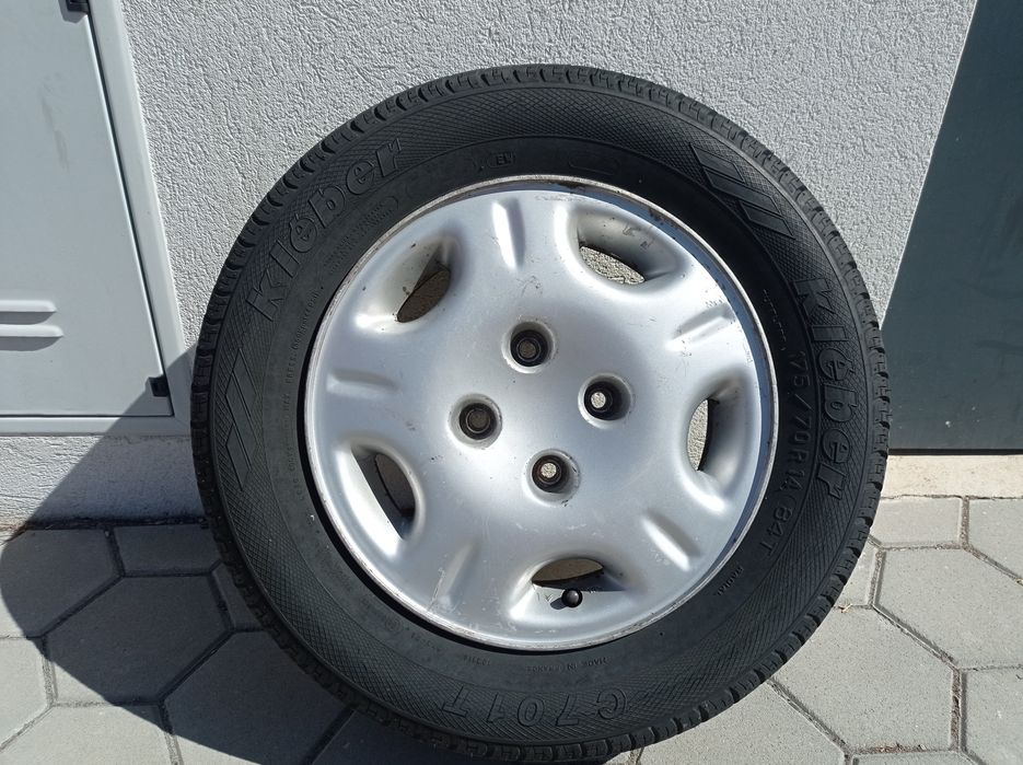 Jante 14 de alumínio com pneu para Citroën e Peugeot