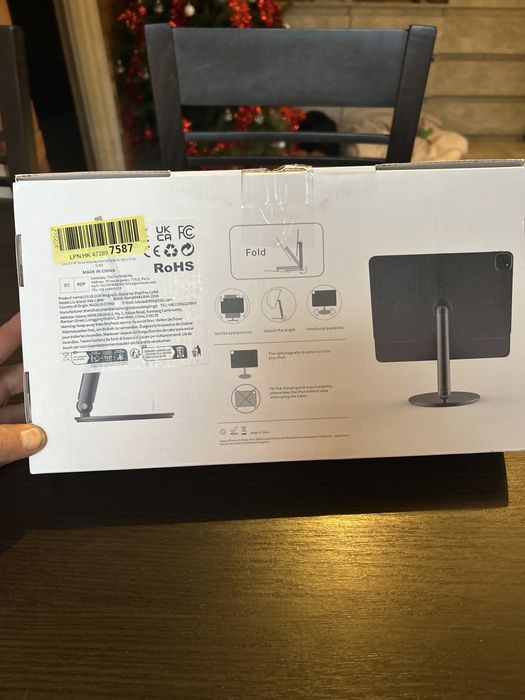 Magnetoc Stand for iPad