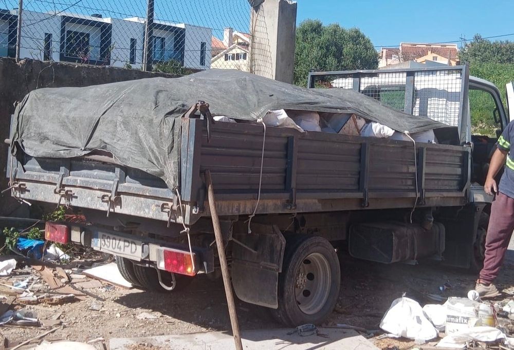 CONTENTORES e CARRINHAS p/ resíduos entulho de obras e lixo misturado