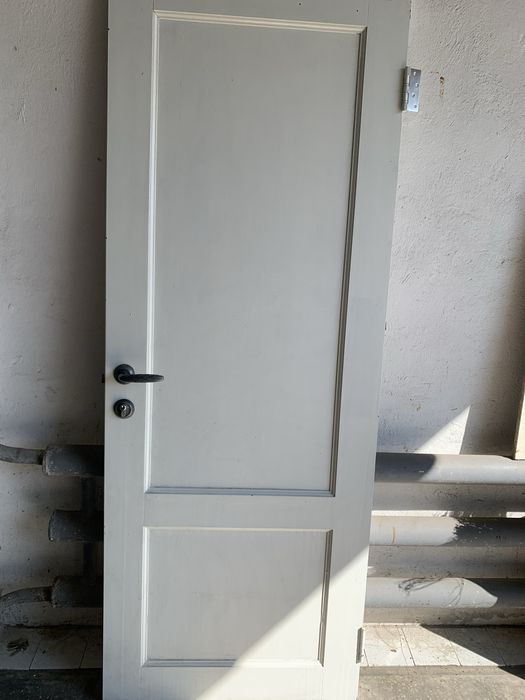 Дверь межкомнатная из масива дерева + комплект ручек