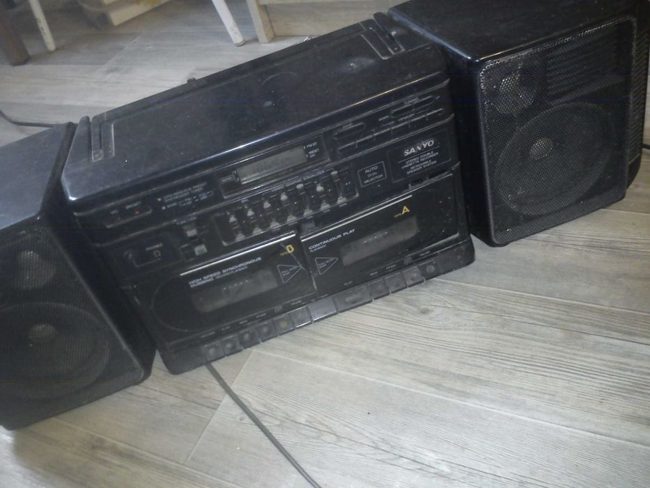 radiomagnetofon Sanyo duzy stan dobry OKAZJA kolumny odpinane