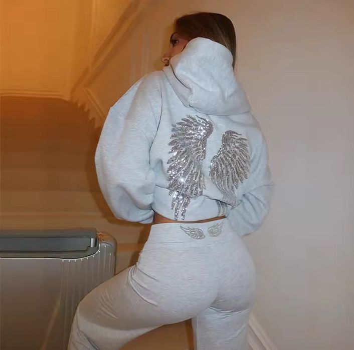 костюм з крилами , обʼємне худі та штани кльош