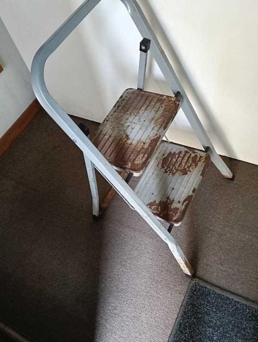 Escadote de 2 degraus usado