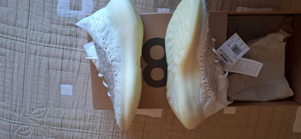 Yeezy Boost 380 - Calcite Glow - Tamanho 44