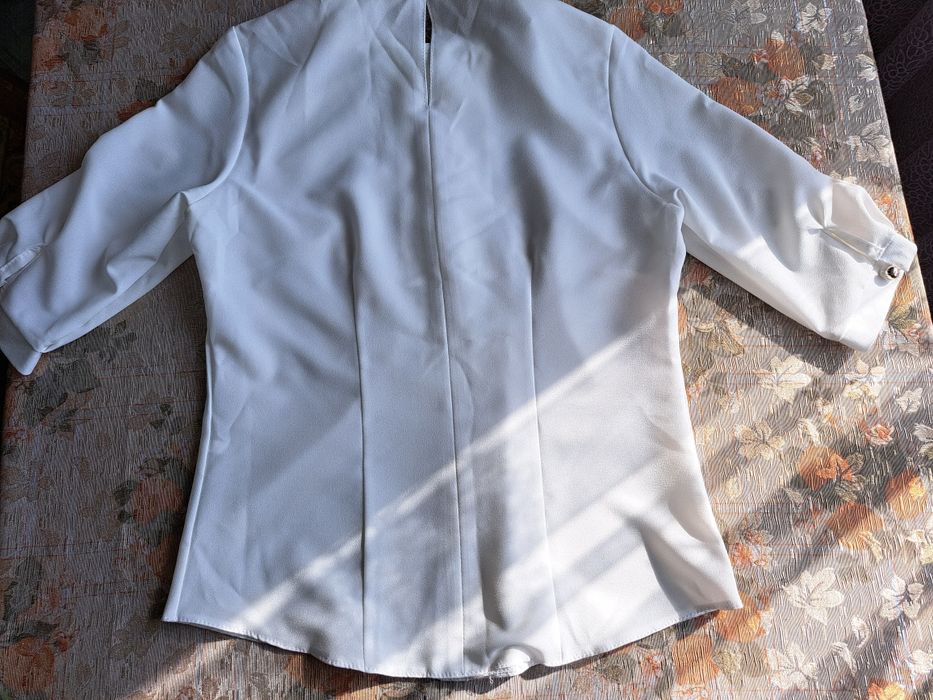 Ніжна жіноча блуза