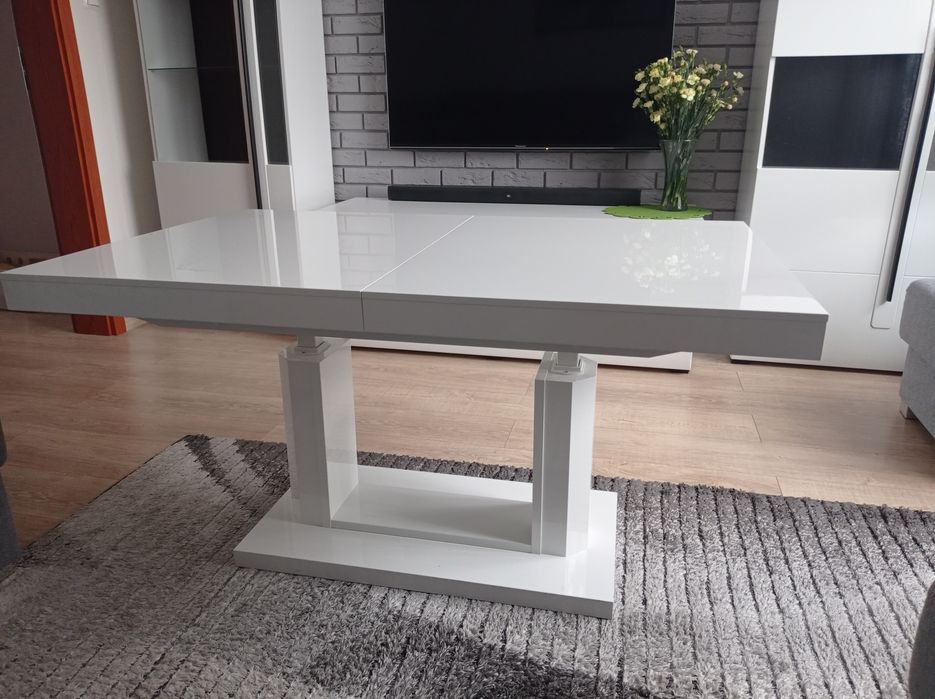 Meble do salonu z rozkladaną ławą