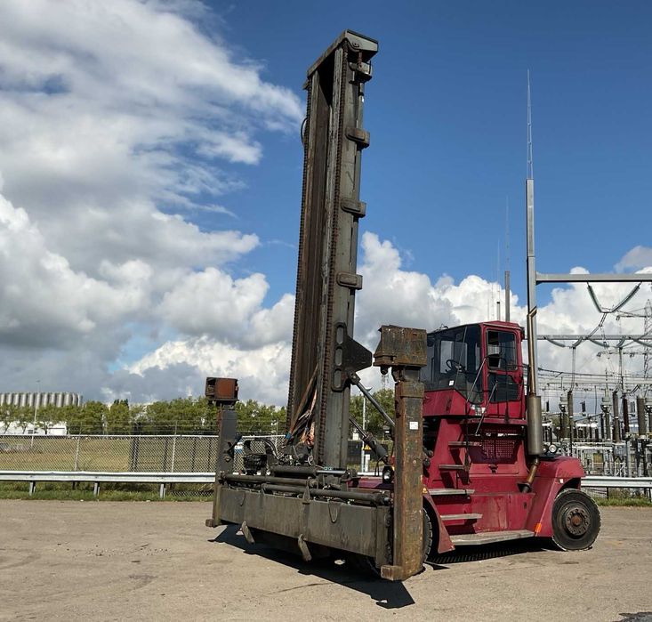 wózek widłowy kontenerowy przeładunkowy Konecranes 10 T kontenery