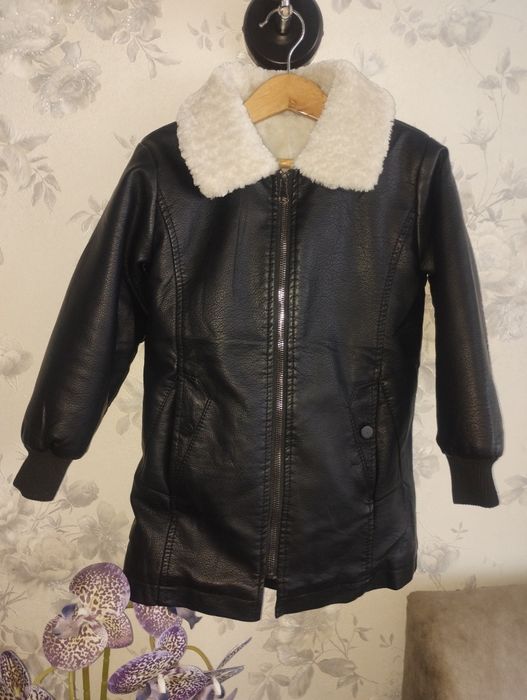 Віддам теплу зимову куртку на хлопчика 3-5 рочків